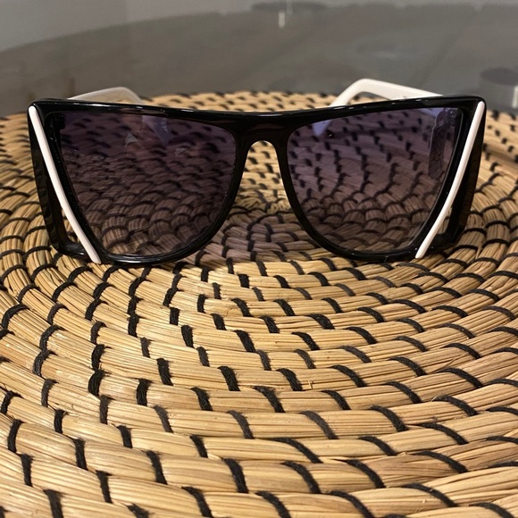 Silouhette Black and White Vintage Sunglasses - Picture 2 of 6